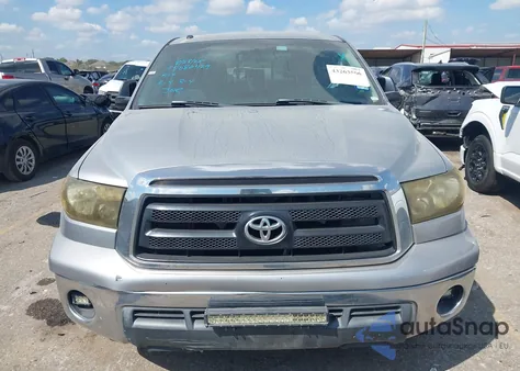 2010 Toyota Tundra Grade 5.7L V8 z USA, uszkodzony, nr VIN 5TFRY5F16AX082581